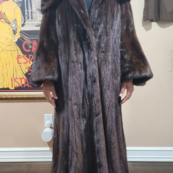 Beautiful Full-Length Brown Mink Fur Coat – Excellent Condition! - Picture 1 of 5